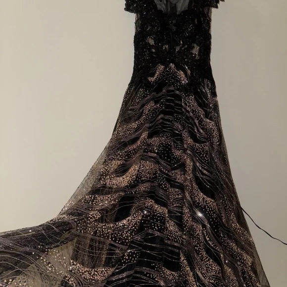 Party dresses - Picture 13 of 17